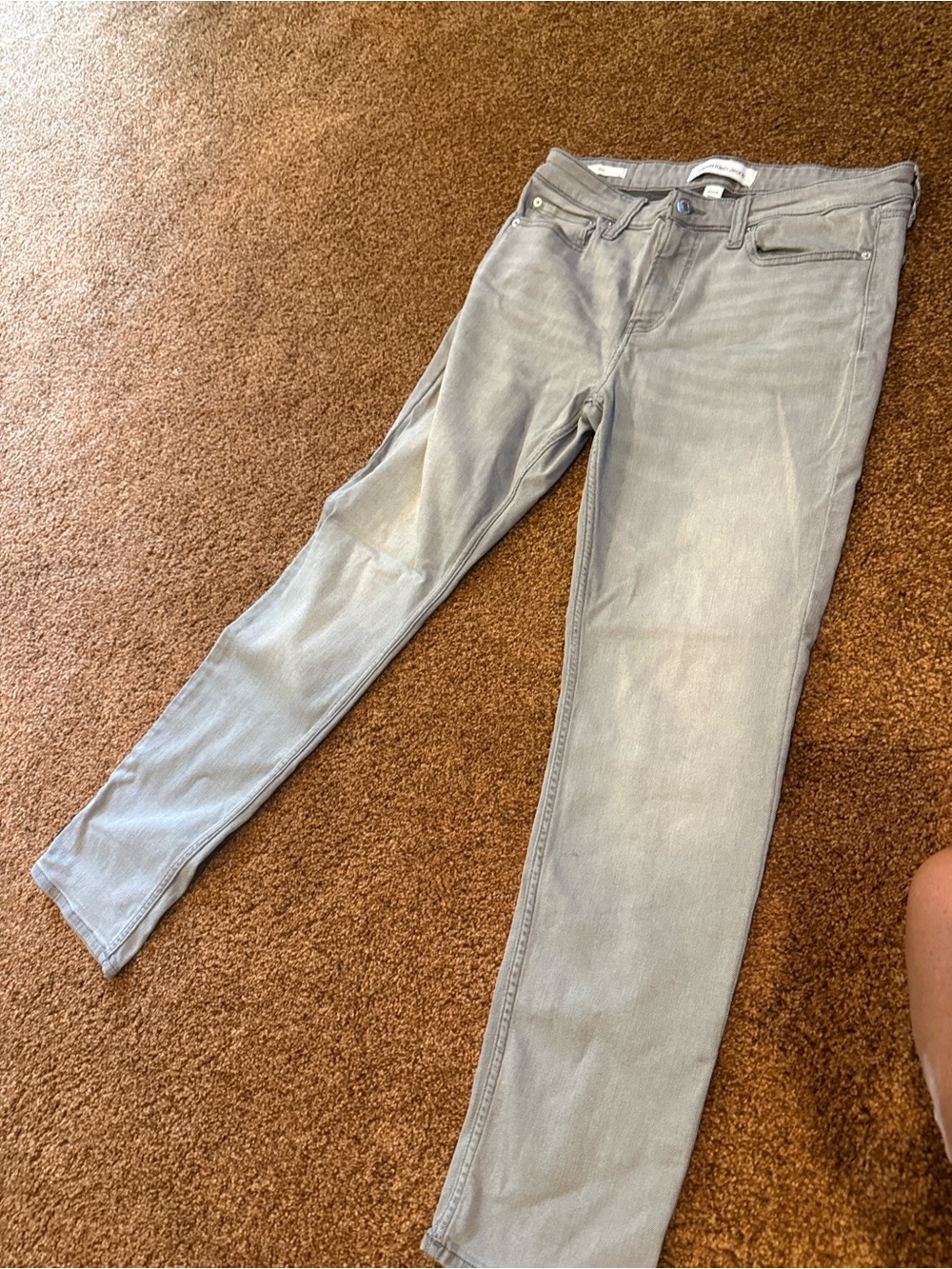 Men’s Slim Straight Jeans in Light Gray